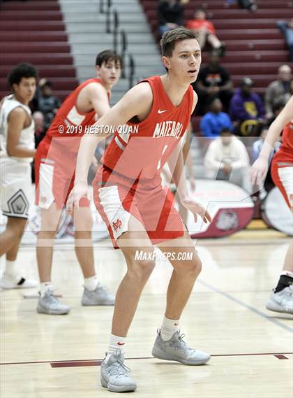 Thumbnail 2 in Mater Dei vs. Mayfair (Rancho Mirage Holiday Invitational) photogallery.