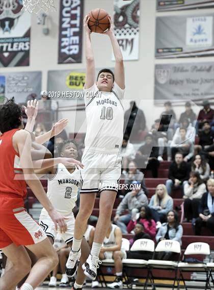 Thumbnail 2 in Mater Dei vs. Mayfair (Rancho Mirage Holiday Invitational) photogallery.