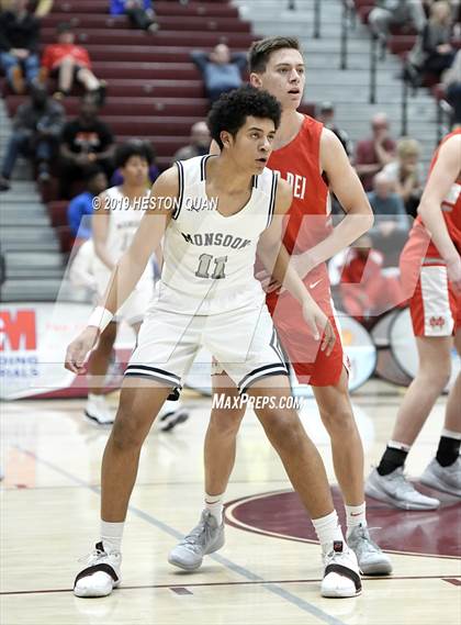 Thumbnail 3 in Mater Dei vs. Mayfair (Rancho Mirage Holiday Invitational) photogallery.