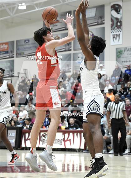 Thumbnail 3 in Mater Dei vs. Mayfair (Rancho Mirage Holiday Invitational) photogallery.