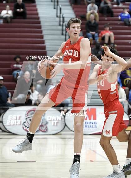 Thumbnail 1 in Mater Dei vs. Mayfair (Rancho Mirage Holiday Invitational) photogallery.