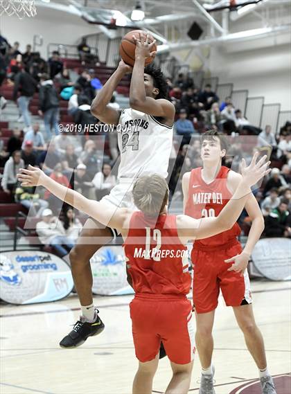 Thumbnail 2 in Mater Dei vs. Mayfair (Rancho Mirage Holiday Invitational) photogallery.