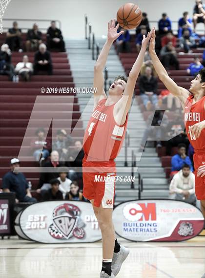 Thumbnail 1 in Mater Dei vs. Mayfair (Rancho Mirage Holiday Invitational) photogallery.