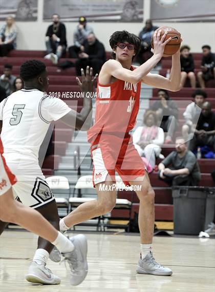 Thumbnail 2 in Mater Dei vs. Mayfair (Rancho Mirage Holiday Invitational) photogallery.