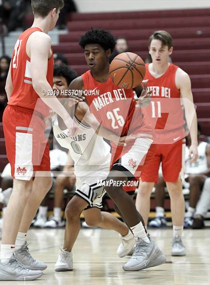 Thumbnail 1 in Mater Dei vs. Mayfair (Rancho Mirage Holiday Invitational) photogallery.