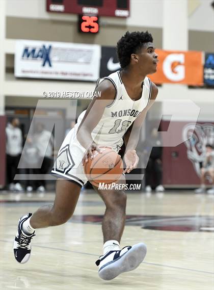 Thumbnail 3 in Mater Dei vs. Mayfair (Rancho Mirage Holiday Invitational) photogallery.