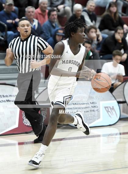 Thumbnail 1 in Mater Dei vs. Mayfair (Rancho Mirage Holiday Invitational) photogallery.
