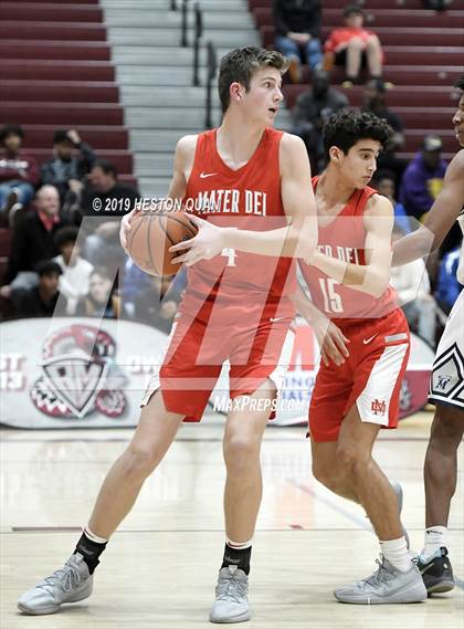 Thumbnail 2 in Mater Dei vs. Mayfair (Rancho Mirage Holiday Invitational) photogallery.
