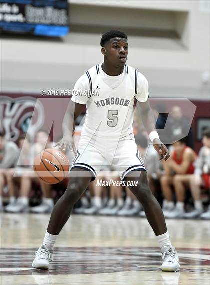 Thumbnail 3 in Mater Dei vs. Mayfair (Rancho Mirage Holiday Invitational) photogallery.