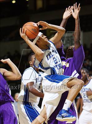 Thumbnail 3 in Trenton Catholic Academy vs Bishop Loughlin (Prime Time Shootout) photogallery.