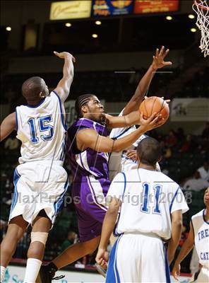 Thumbnail 2 in Trenton Catholic Academy vs Bishop Loughlin (Prime Time Shootout) photogallery.