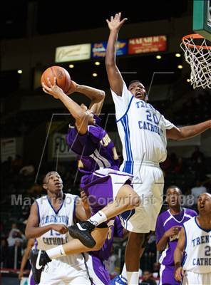 Thumbnail 2 in Trenton Catholic Academy vs Bishop Loughlin (Prime Time Shootout) photogallery.