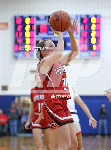 Thumbnail 3 in Jackson vs. Sheridan (OHSAA D2 District Semifinal) photogallery.