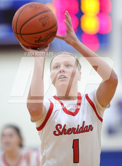Thumbnail 2 in Jackson vs. Sheridan (OHSAA D2 District Semifinal) photogallery.