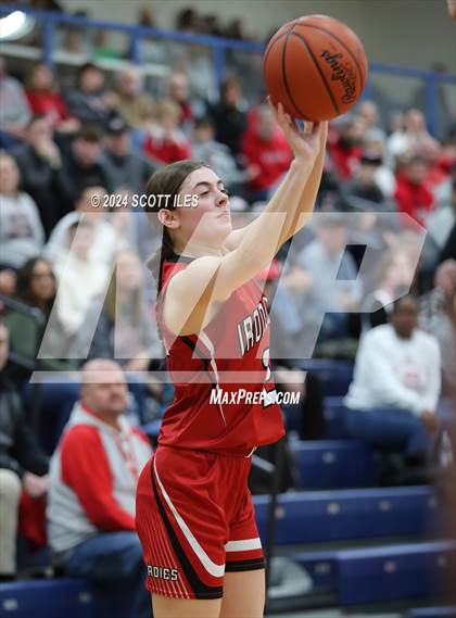 Thumbnail 2 in Jackson vs. Sheridan (OHSAA D2 District Semifinal) photogallery.