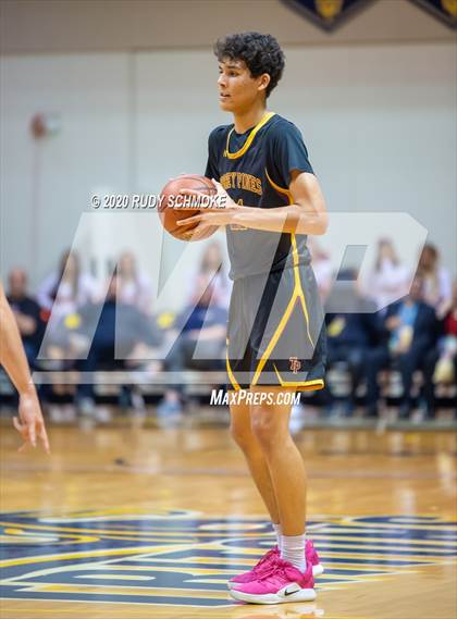 Thumbnail 2 in Torrey Pines vs. Cathedral Catholic (CIF SDS Open Division Finals} photogallery.