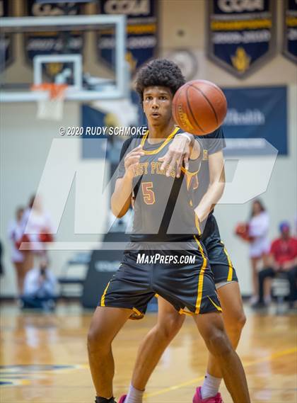 Thumbnail 3 in Torrey Pines vs. Cathedral Catholic (CIF SDS Open Division Finals} photogallery.