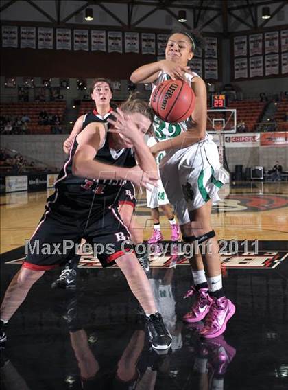 Thumbnail 3 in St. Mary's vs. Bella Vista (CIF SJS D2 Semifinals) photogallery.