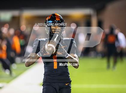 Thumbnail 2 in Lancaster @ Longview (UIL Football 5A Division I Region II Regional Playoff) photogallery.