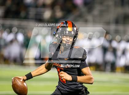 Thumbnail 2 in Lancaster @ Longview (UIL Football 5A Division I Region II Regional Playoff) photogallery.