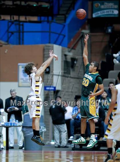 Thumbnail 2 in Sierra vs. Kingsburg (CIF CS D4 Final) photogallery.