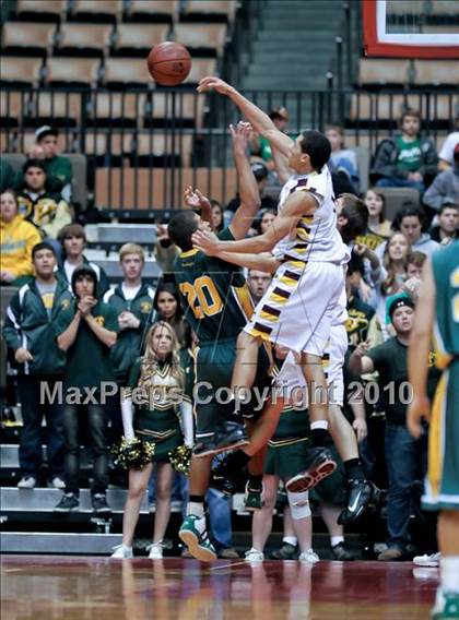 Thumbnail 2 in Sierra vs. Kingsburg (CIF CS D4 Final) photogallery.
