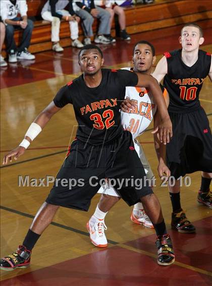 Thumbnail 3 in McClymonds vs. Fairfax (MaxPreps Holiday Classic) photogallery.