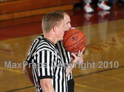 Thumbnail 2 in McClymonds vs. Fairfax (MaxPreps Holiday Classic) photogallery.