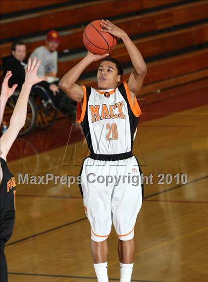 Thumbnail 3 in McClymonds vs. Fairfax (MaxPreps Holiday Classic) photogallery.