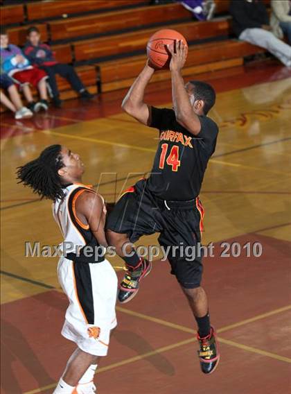 Thumbnail 1 in McClymonds vs. Fairfax (MaxPreps Holiday Classic) photogallery.