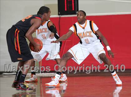 Thumbnail 2 in McClymonds vs. Fairfax (MaxPreps Holiday Classic) photogallery.