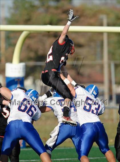 Thumbnail 1 in Muskego vs. Tremper (WIAA Div.1 Playoffs Rd.2) photogallery.