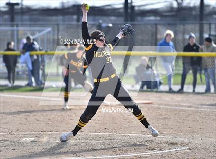 Thumbnail 1 in Joliet Catholic @ Joliet West photogallery.