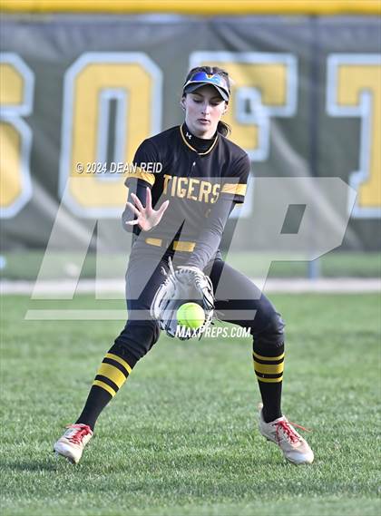 Thumbnail 2 in Joliet Catholic @ Joliet West photogallery.
