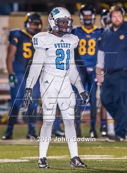 Thumbnail 1 in Sweeny vs. La Marque (UIL Region 3 4A Div 2 Area)  photogallery.