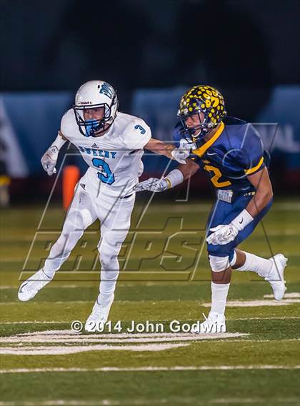 Thumbnail 3 in Sweeny vs. La Marque (UIL Region 3 4A Div 2 Area)  photogallery.
