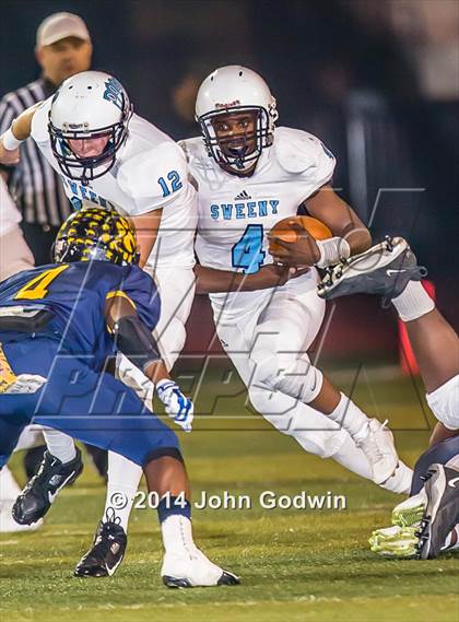 Thumbnail 3 in Sweeny vs. La Marque (UIL Region 3 4A Div 2 Area)  photogallery.