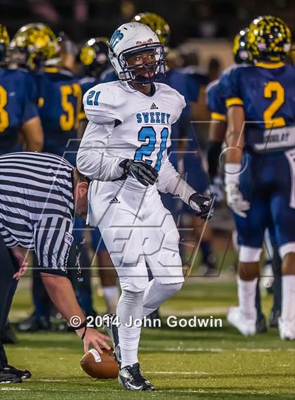 Thumbnail 2 in Sweeny vs. La Marque (UIL Region 3 4A Div 2 Area)  photogallery.