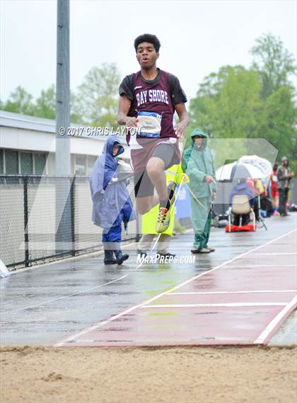 Thumbnail 2 in 50th Annual Loucks Games (Men's Triple Jump) photogallery.