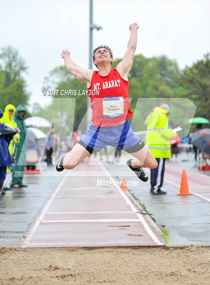 Thumbnail 2 in 50th Annual Loucks Games (Men's Triple Jump) photogallery.