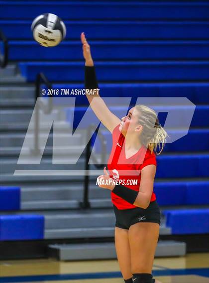 Thumbnail 3 in Rushville vs Greensburg photogallery.