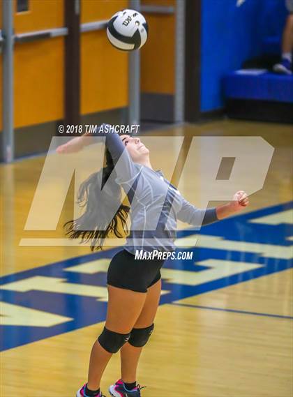 Thumbnail 3 in Rushville vs Greensburg photogallery.