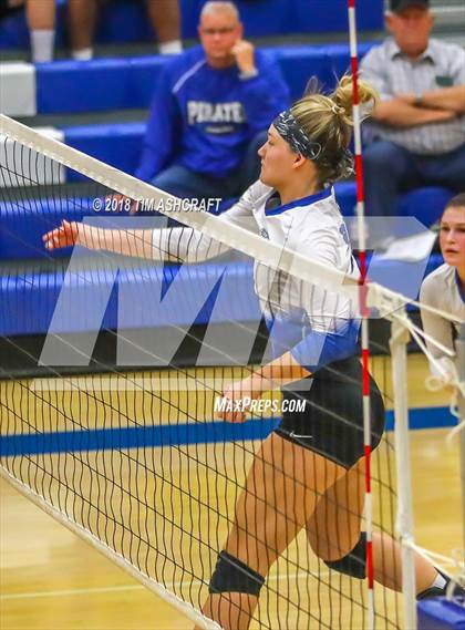 Thumbnail 3 in Rushville vs Greensburg photogallery.