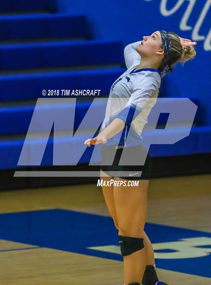Thumbnail 2 in Rushville vs Greensburg photogallery.