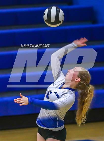 Thumbnail 2 in Rushville vs Greensburg photogallery.