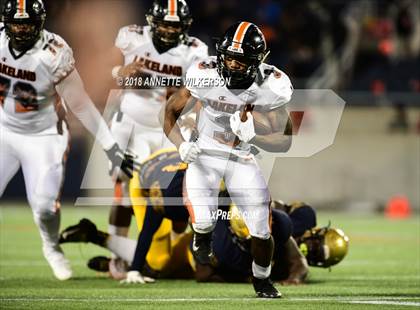 Thumbnail 3 in Lakeland vs. St. Thomas Aquinas (FHSAA 7A State Championship) photogallery.