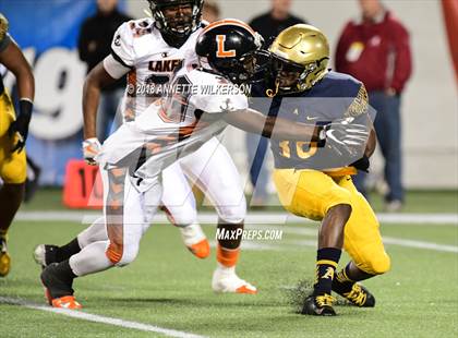 Thumbnail 2 in Lakeland vs. St. Thomas Aquinas (FHSAA 7A State Championship) photogallery.