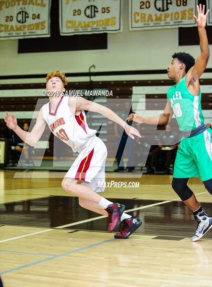 Thumbnail 3 in La Canada vs Eagle Rock (Sierra Canyon Invitational) photogallery.