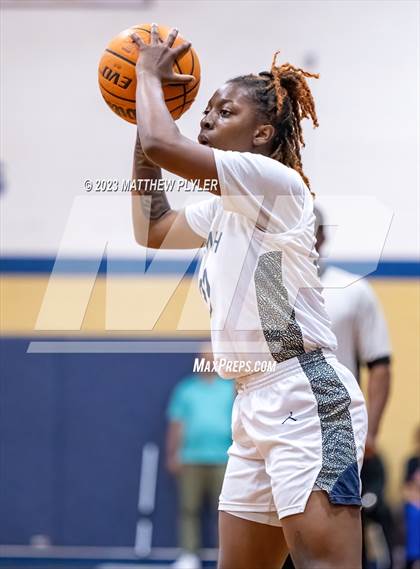 Thumbnail 2 in Cape Fear vs E.E. Smith (NCHSAA 3A Fourth Round) photogallery.