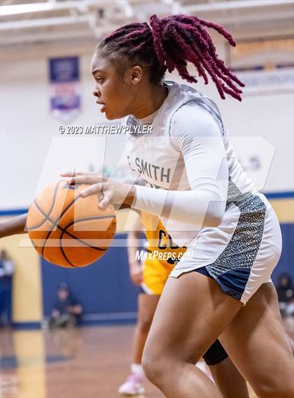 Thumbnail 2 in Cape Fear vs E.E. Smith (NCHSAA 3A Fourth Round) photogallery.